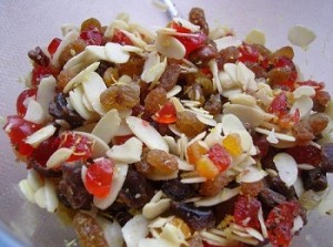 fibre foods - snack - fruit and nuts